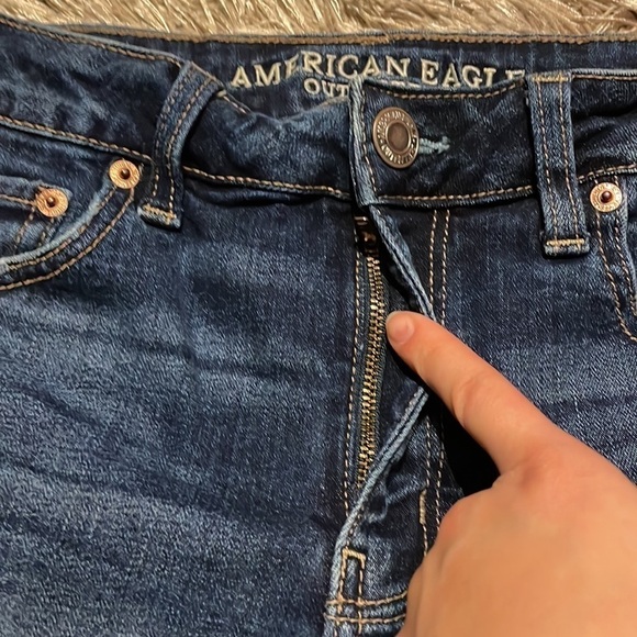 AMERICAN‎ Eagle Stretch Tomgirl Jeans - Picture 3 of 9